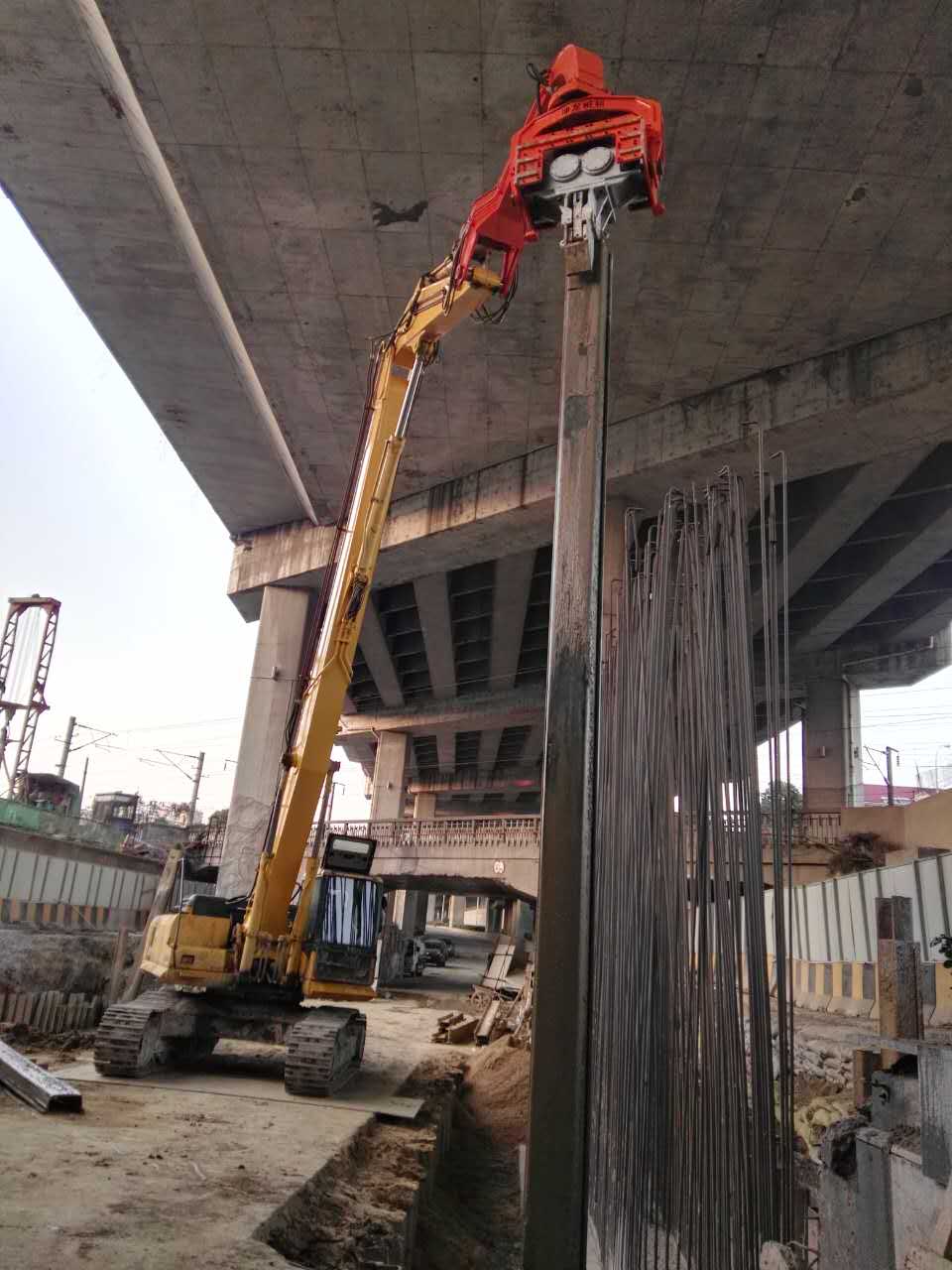 拉森鋼板樁夾樁、扶樁、打樁